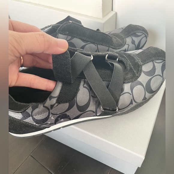 Vintage Coach Kyrie Velcro snap logo sneaker: size 8M - Picture 4 of 7